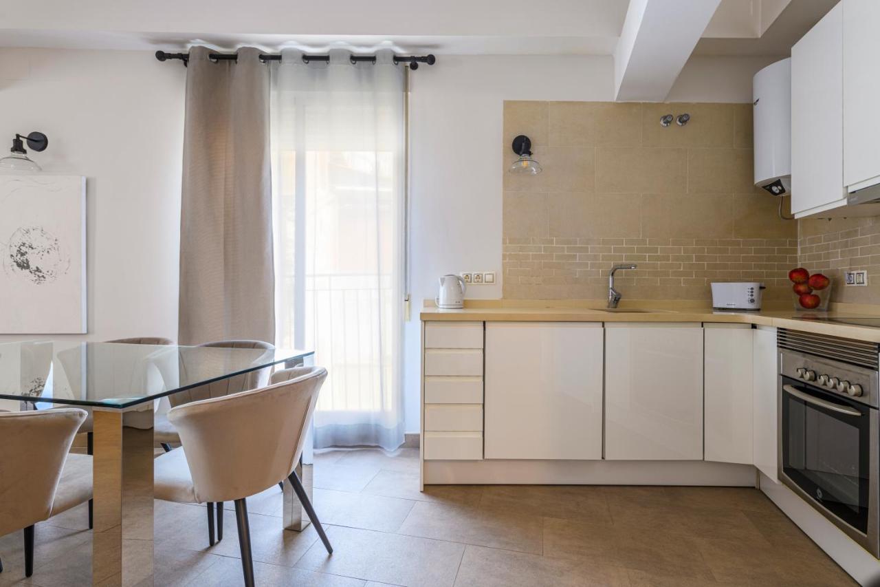 Apartment Balmes Market Mid-term