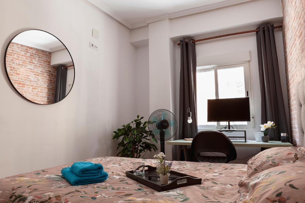 Luxury Artistic Digital Nomad 2 Bedroom W/terrace * Valencia