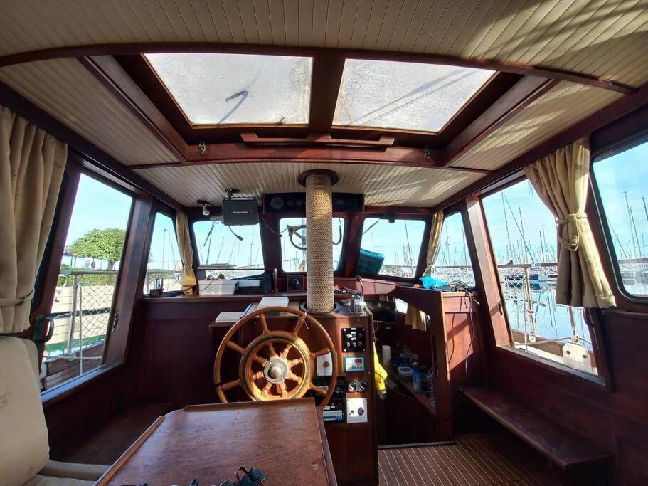 Excelente Velero Clasico En Hotel en barco Valencia
