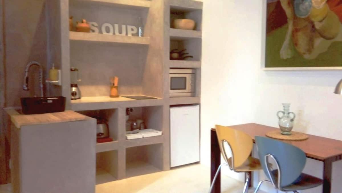 Casita Artista En Edificio Barrio Ruzafa