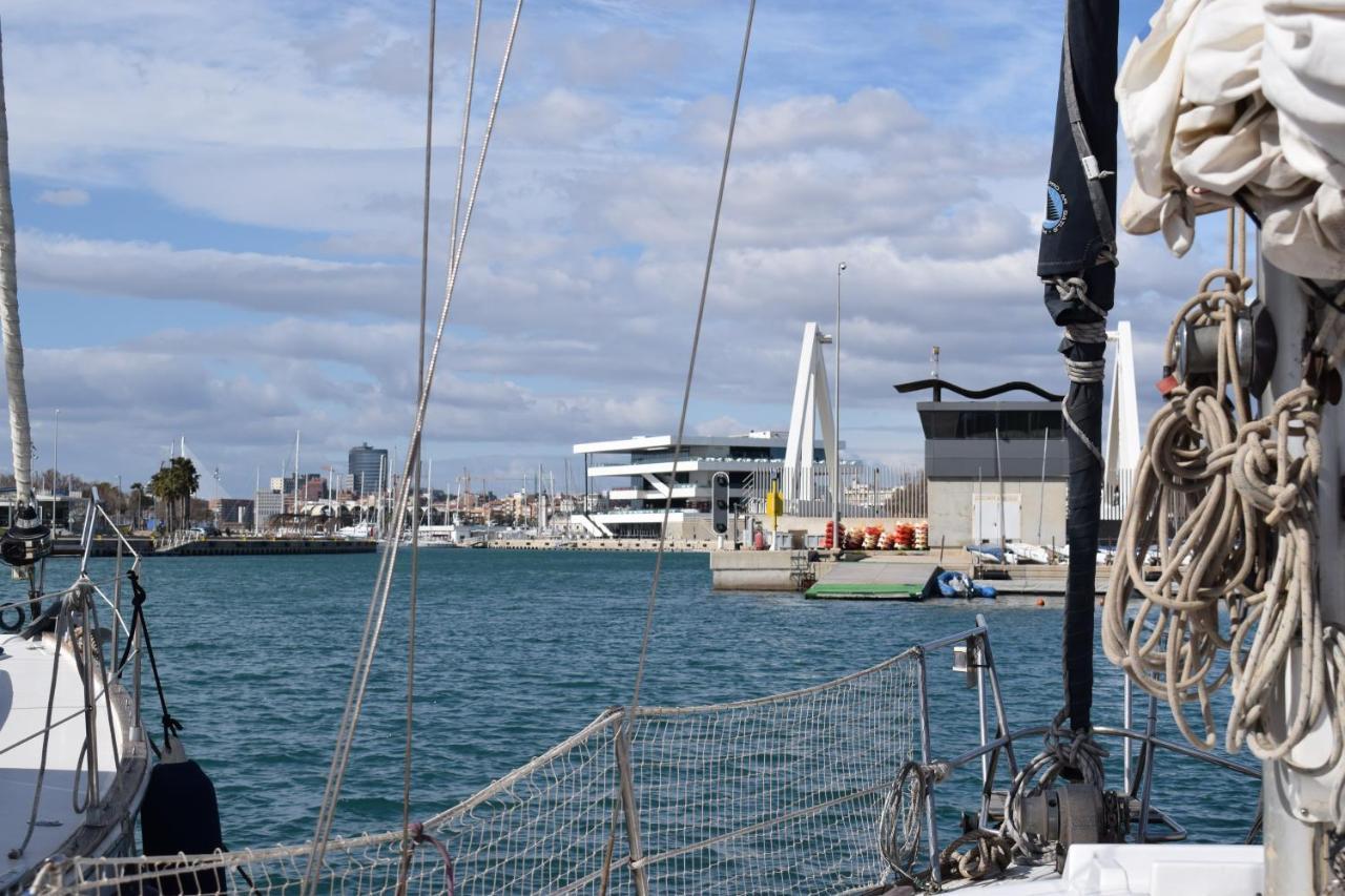 Velero En Puerto De - E&m Boats Hotel en barco Valencia