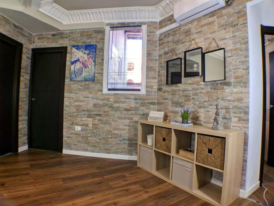 Bonito Y Amplio Piso Junto A La Plaza De Toros. Apartamento Valencia