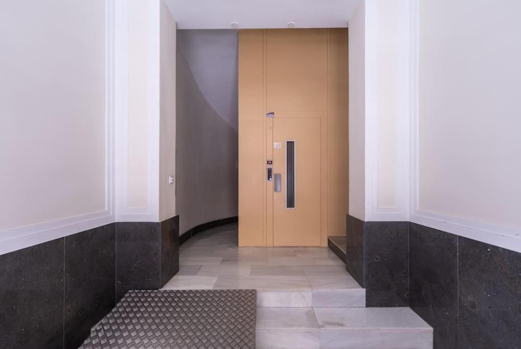 Apartamento Bonito Y Amplio Piso Junto A La Plaza De Toros. *