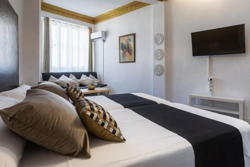 Bonito Y Amplio Piso Junto A La Plaza De Toros. Apartamento Valencia