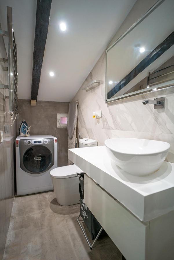 Atico Con Terraza Y Jacuzzi En El Centro Apartamento Valencia