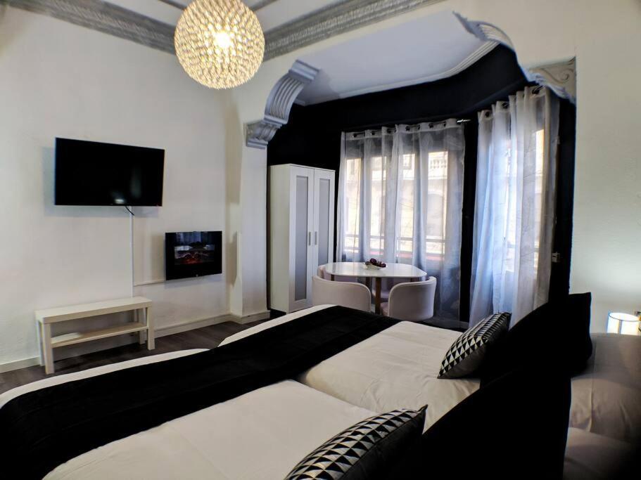 Apartamento Bonito Y Amplio Piso Junto A La Plaza De Toros. *