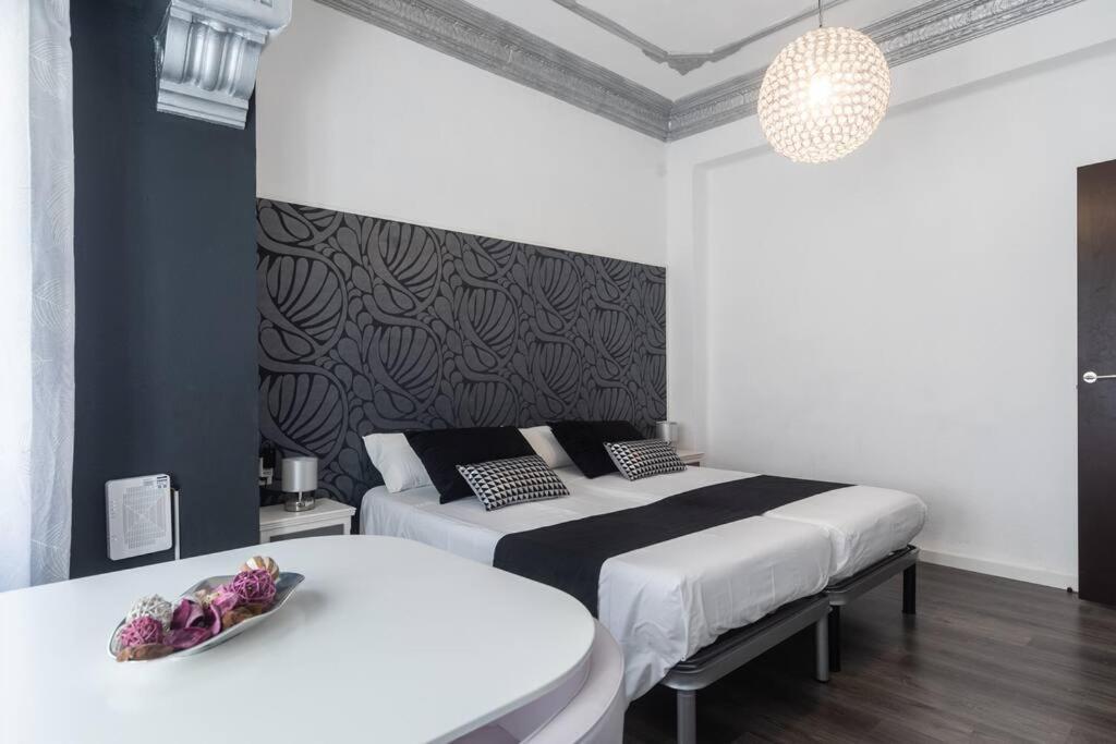 Bonito Y Amplio Piso Junto A La Plaza De Toros. Apartamento *