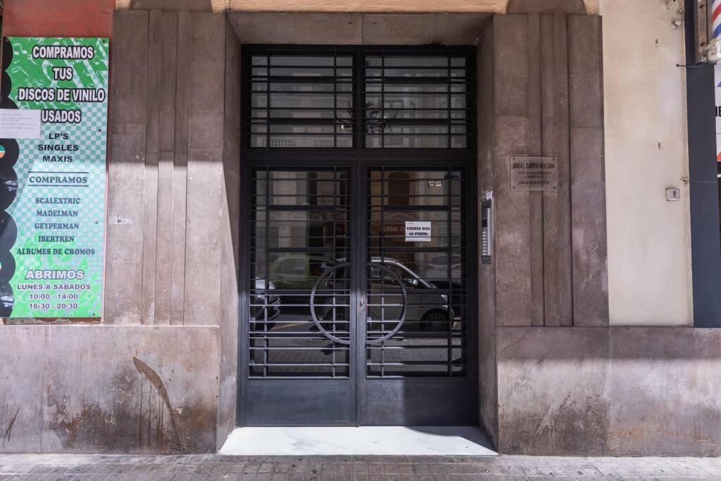 Bonito Y Amplio Piso Junto A La Plaza De Toros. Apartamento *