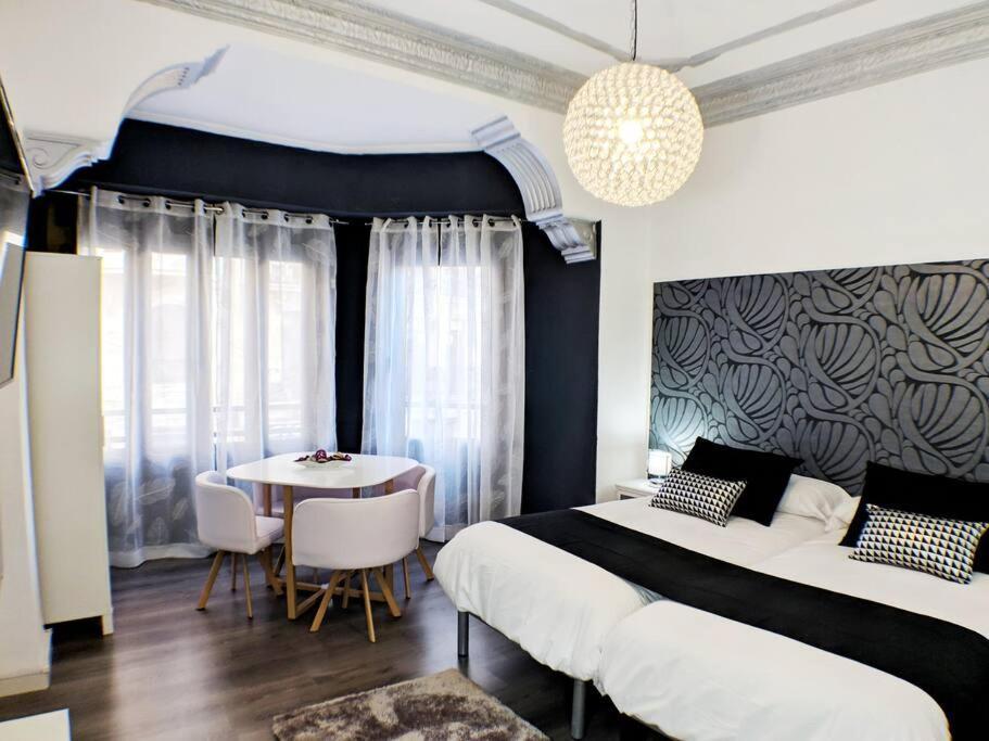 Bonito Y Amplio Piso Junto A La Plaza De Toros. Apartamento