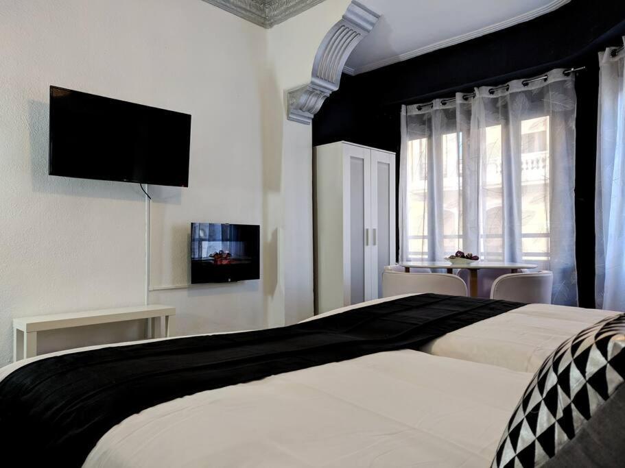 Bonito Y Amplio Piso Junto A La Plaza De Toros. Apartamento
