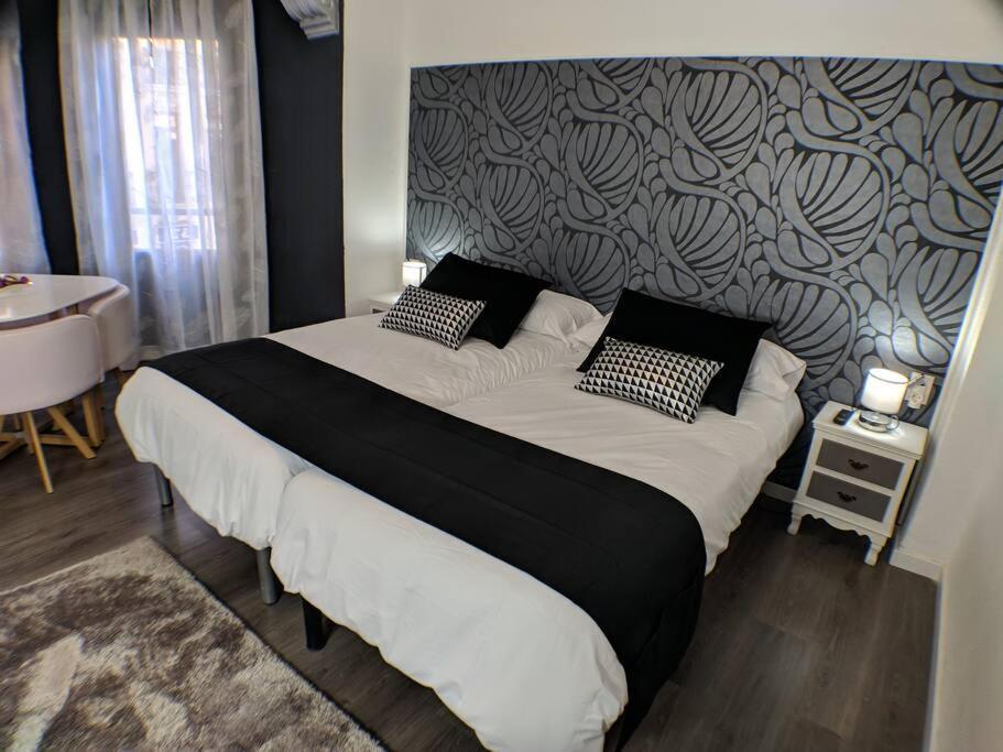 Bonito Y Amplio Piso Junto A La Plaza De Toros. Apartamento Valencia