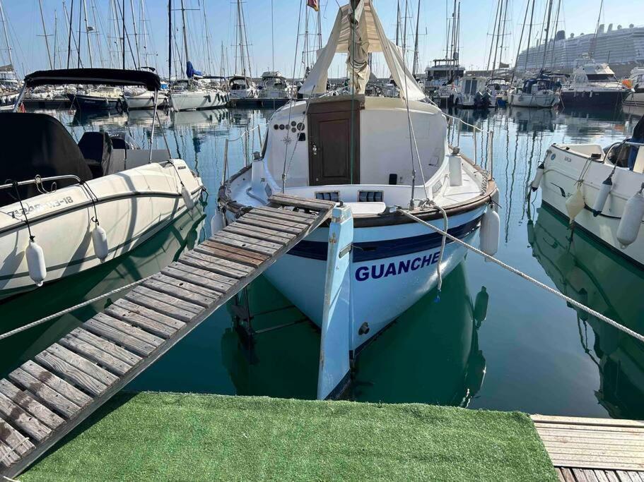 Velero Menorquin Con Encanto Hotel en barco *