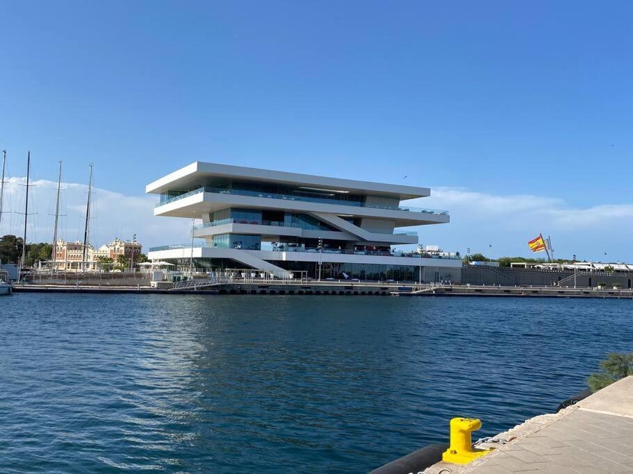 Velero Menorquin Con Encanto Hotel en barco