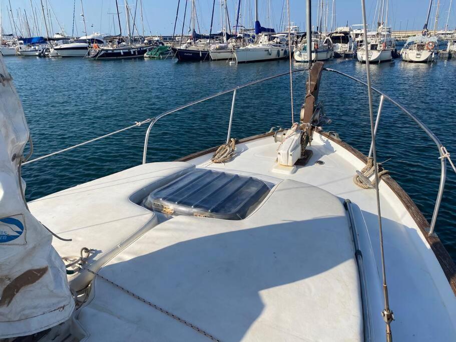 Velero Menorquin Con Encanto Hotel en barco