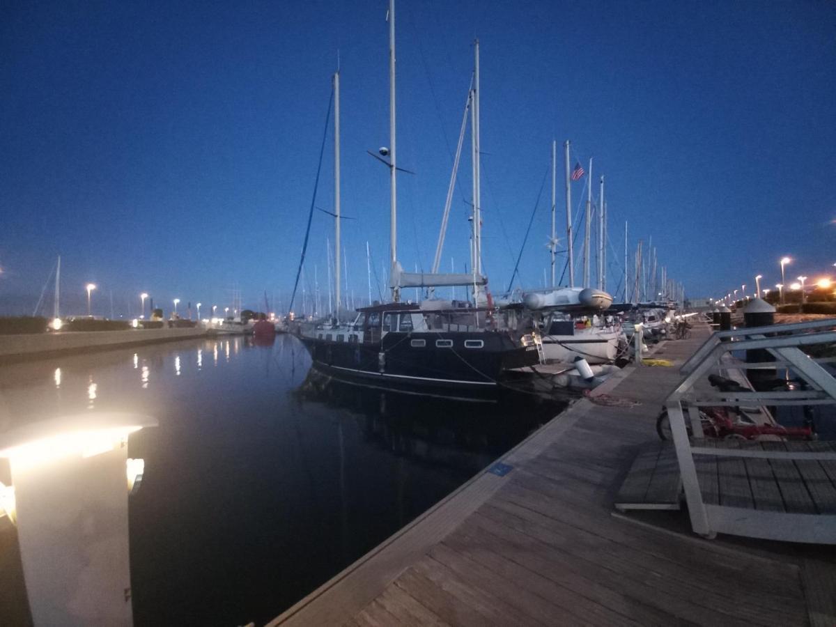 Excelente Velero Clasico En Hotel en barco Valencia