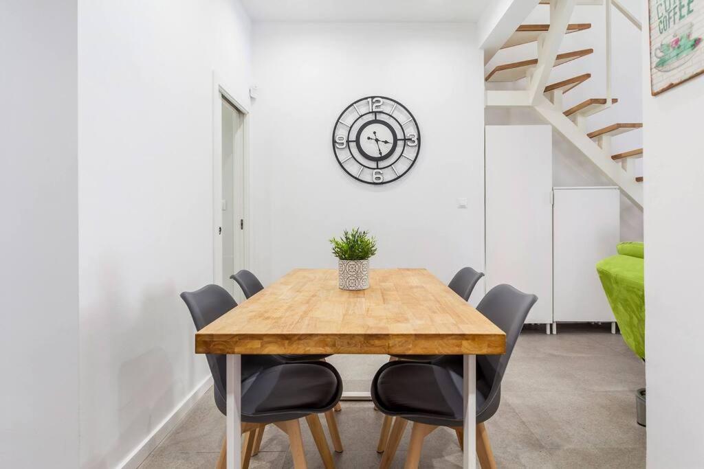 Design & Stylish House In The Center Of