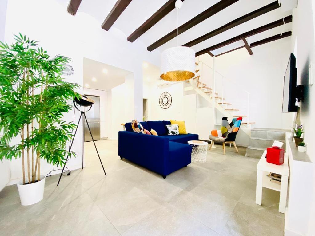 Design & Stylish House In The Center Of