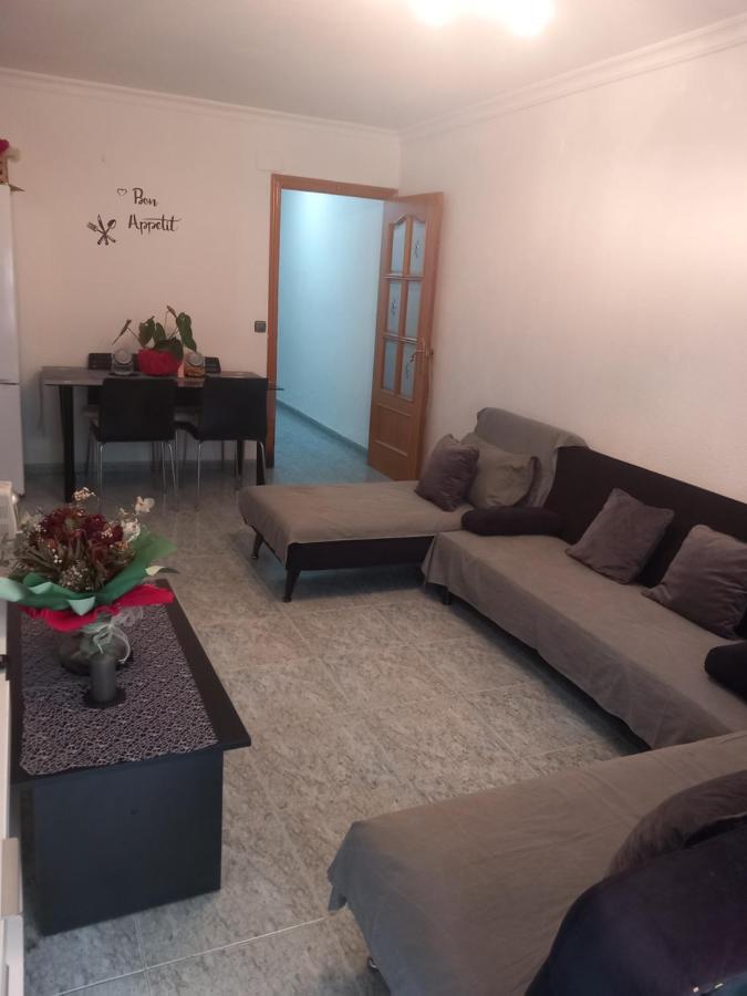 Habitación en casa particular Habitación Pequeña En Piso Compartido Con 2 Adultos Y 1 Perrito Valencia