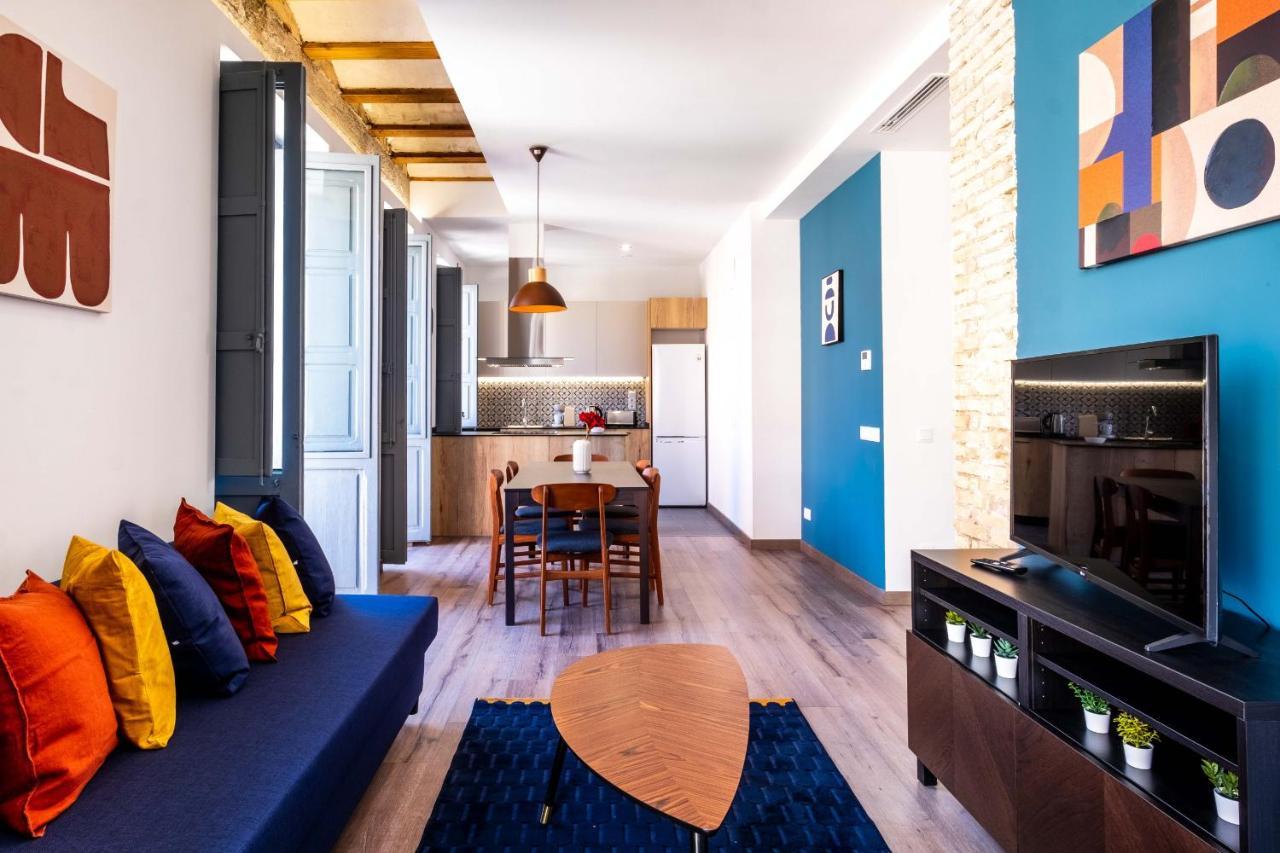 Well Lit And Creatively Designed Apartamento Valencia