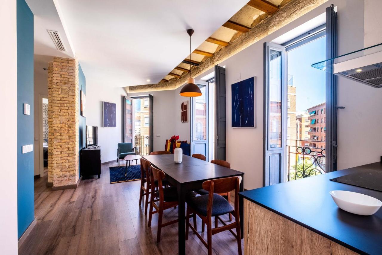 Well Lit And Creatively Designed Apartamento Valencia