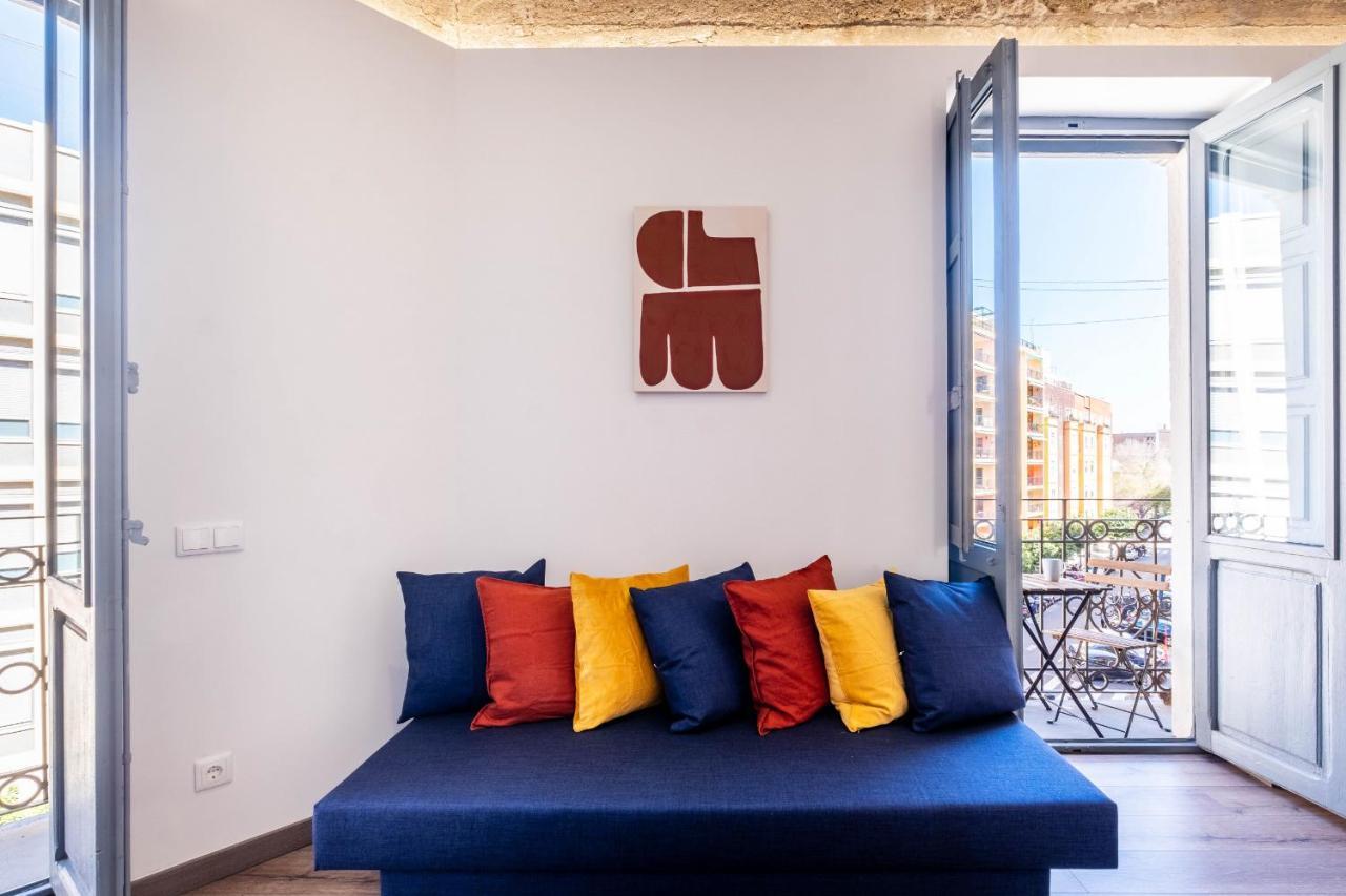 Well Lit And Creatively Designed Apartamento Valencia
