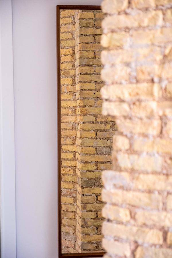 Well Lit And Creatively Designed Apartamento