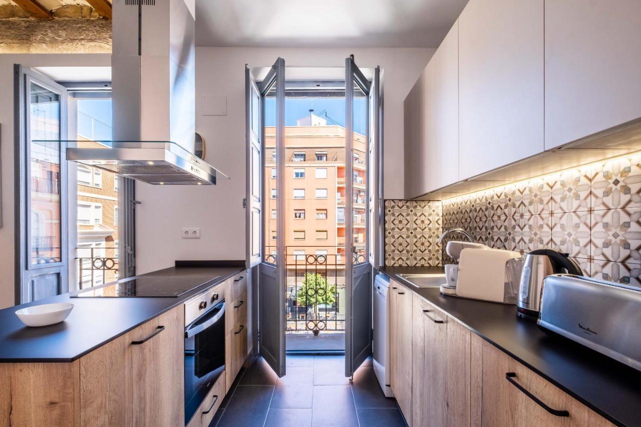 Apartamento Well Lit And Creatively Designed