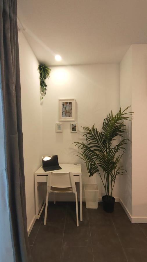 Small And Cozy - G10 *