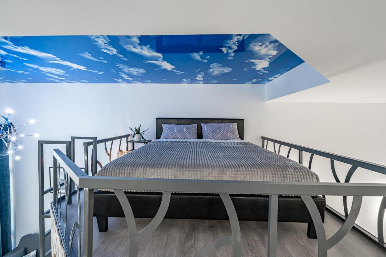 Exquisite With An Original Design * Valencia