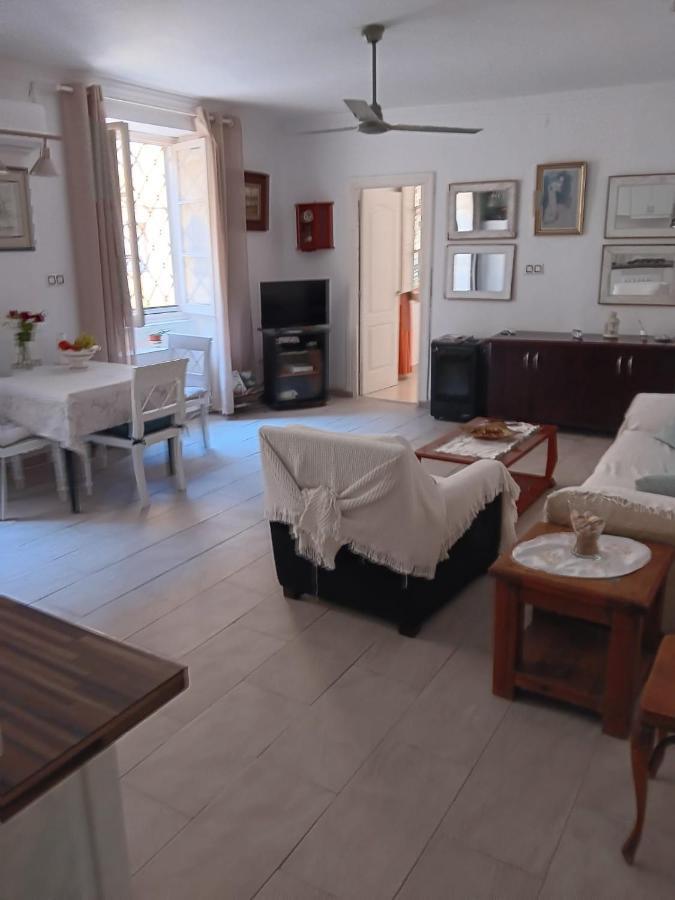 Alex And Renate Apartment