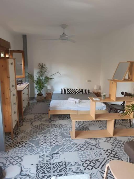 Ruzafa Terrace Oasis: Cozy A/c With Garden Access