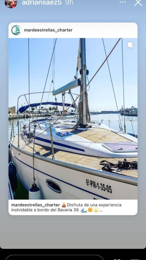 Velero En Club Nautico Mar