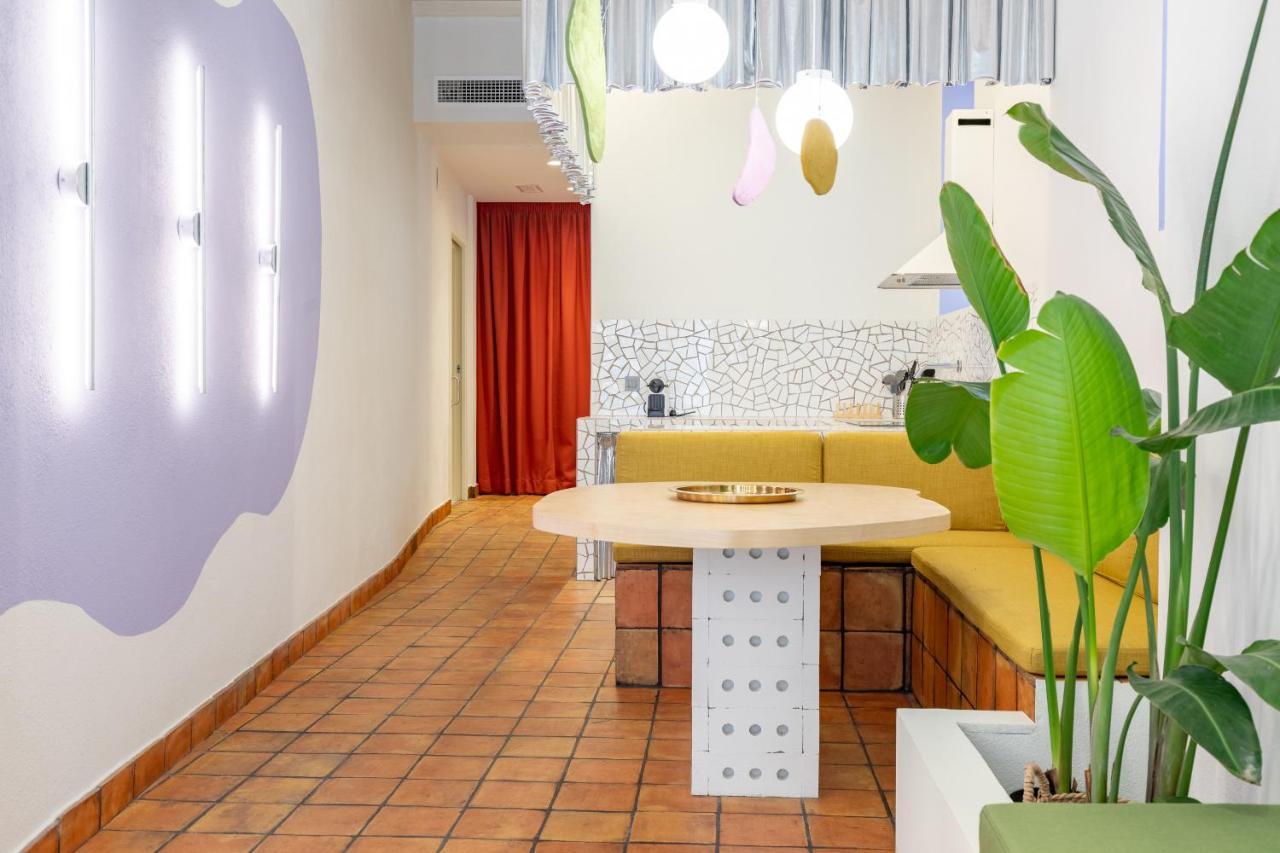Apartup Market Square Apartment