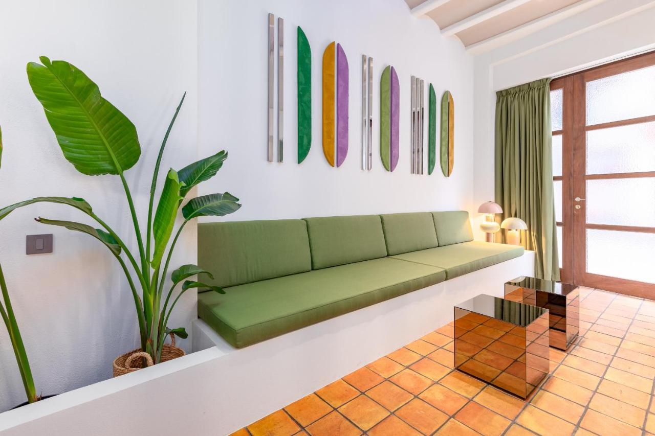 Apartup Market Square Apartment