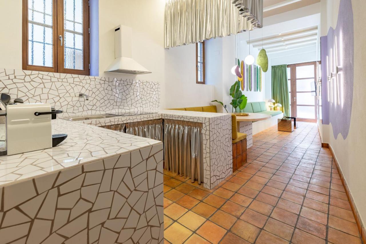 Apartup Market Square Apartment