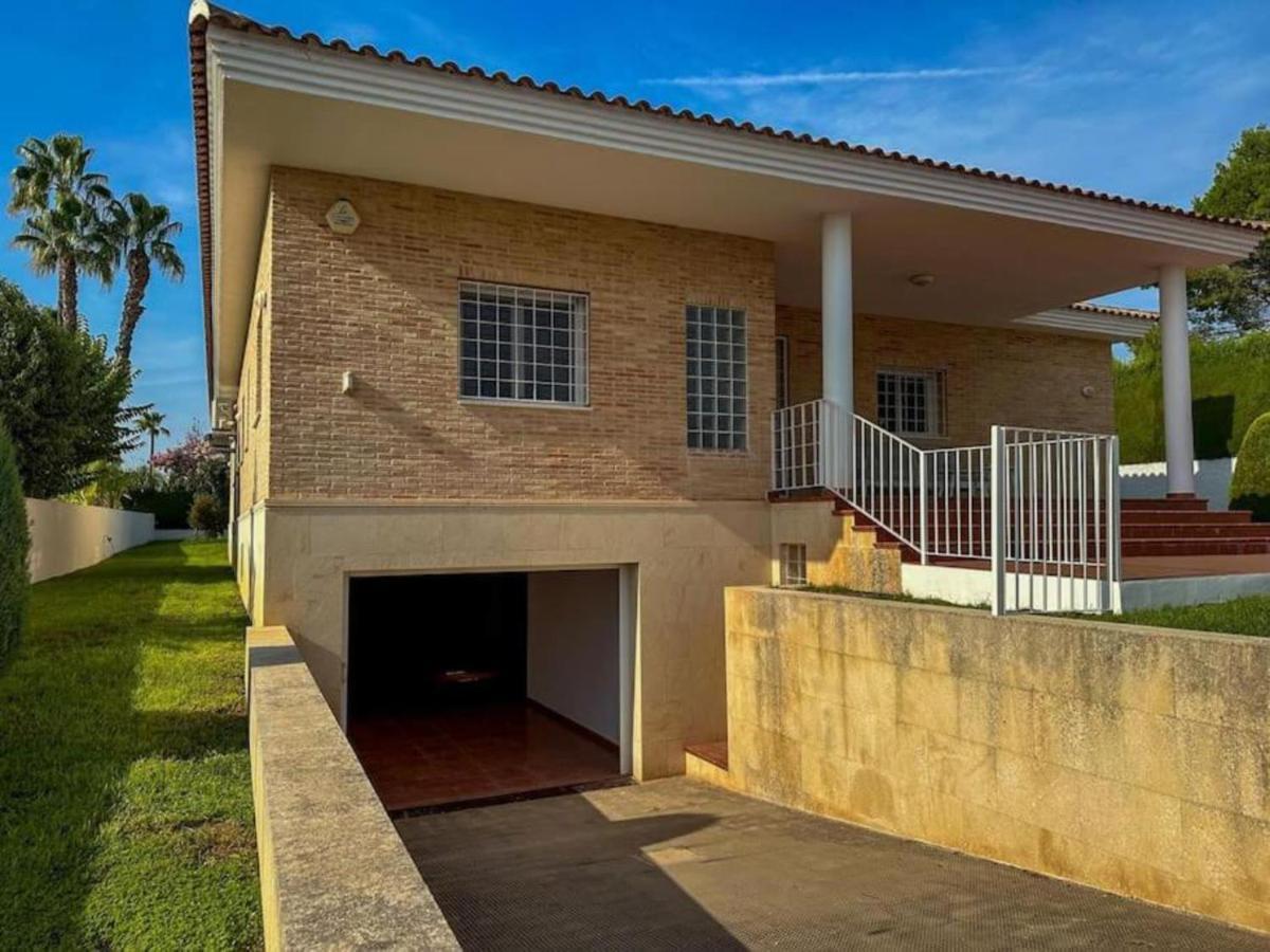 Con Piscina, Jardin Y Aire Acondicionado En La Eliana-l'eliana Villa *