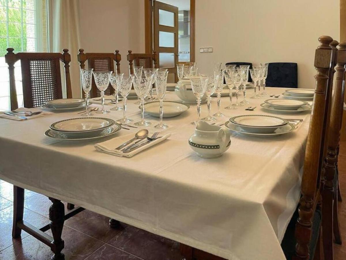 Con Piscina, Jardin Y Aire Acondicionado En La Eliana-l'eliana Villa