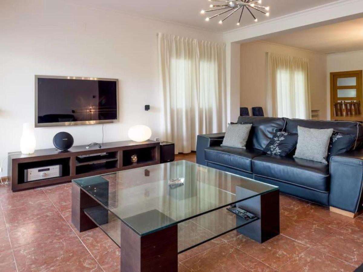 Con Piscina, Jardin Y Aire Acondicionado En La Eliana-l'eliana Villa *