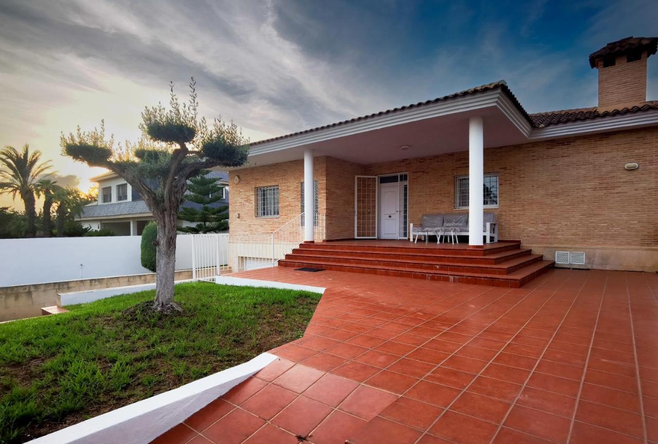 Villa Con Piscina, Jardin Y Aire Acondicionado En La Eliana-l'eliana