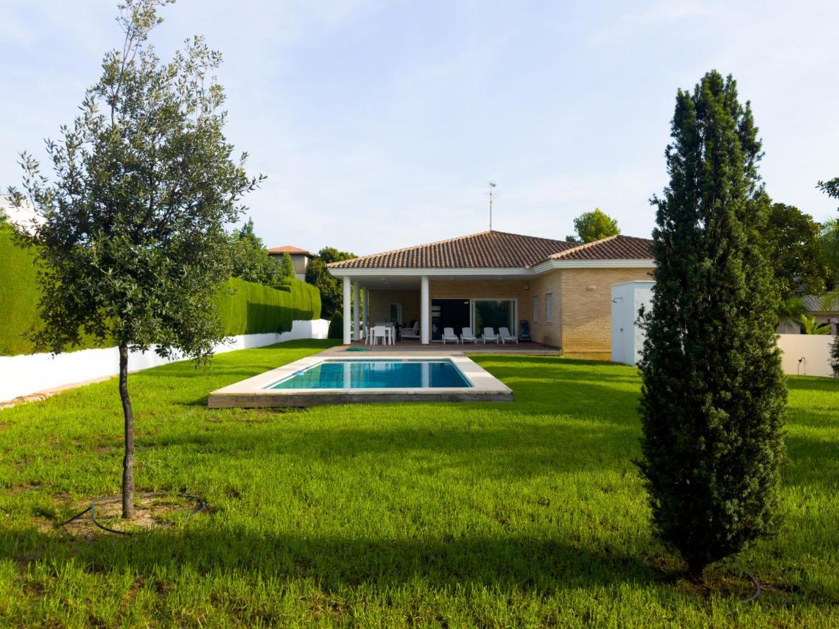 Con Piscina, Jardin Y Aire Acondicionado En La Eliana-l'eliana Villa *