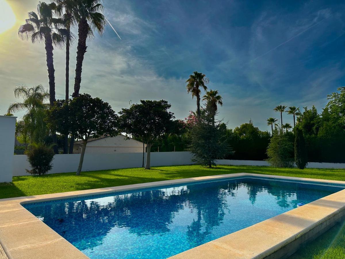 Villa Con Piscina, Jardin Y Aire Acondicionado En La Eliana-l'eliana Valencia