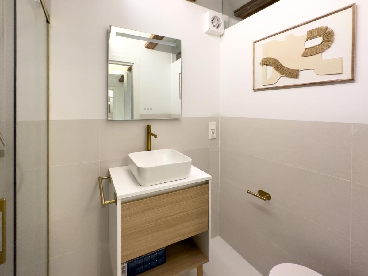 Apartment Market - Ciutat Vella, Exclusively For Families - Mid-term