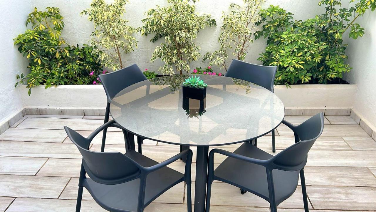 New! Renovated, Centrally Located, Private Entrance, Terrace Valencia