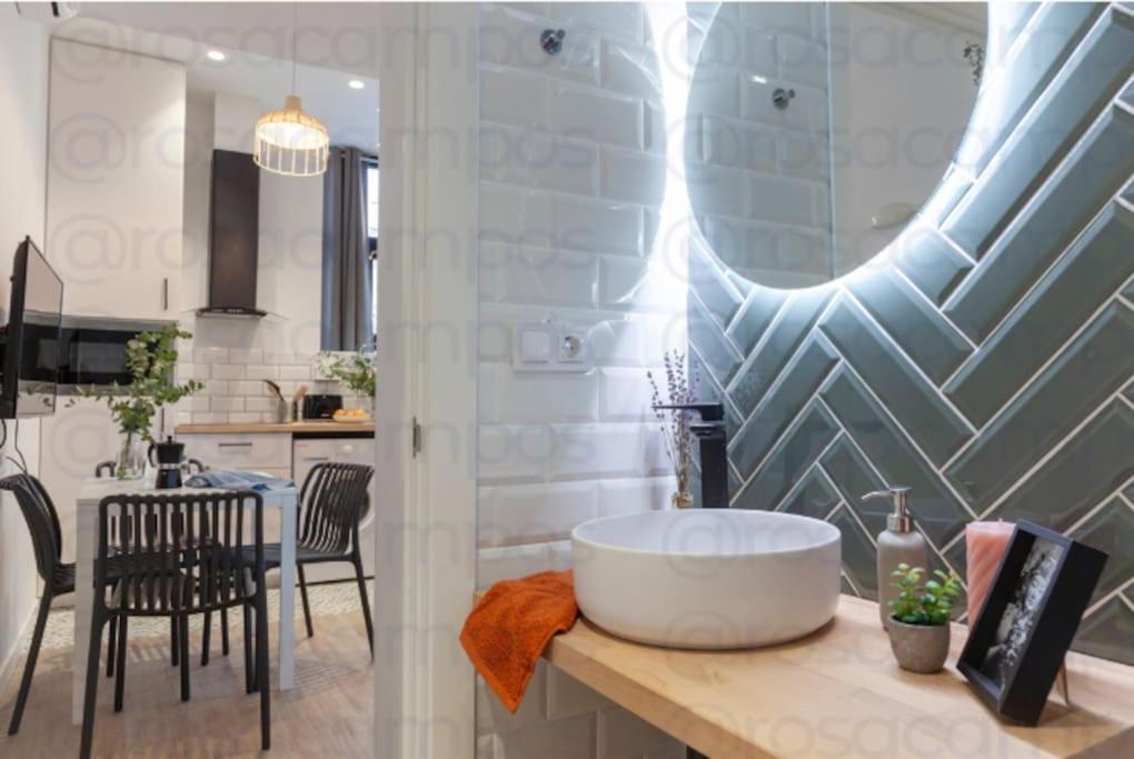 Al5 Seaside Bliss-stylish Loft Steps From Malvarrosa Apartamento