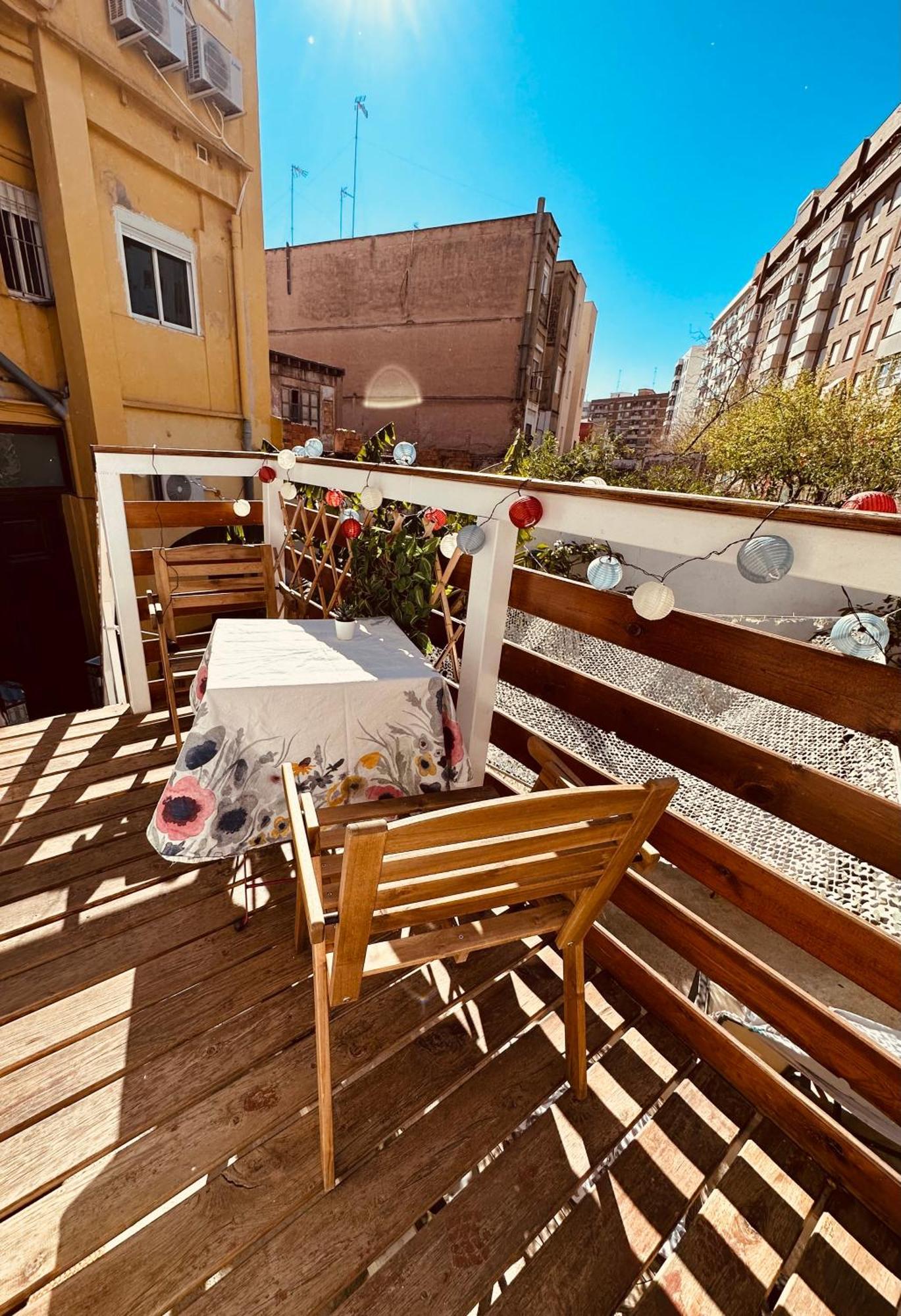 Ruzafa Terrace Oasis: Cozy A/c With Garden Access Valencia