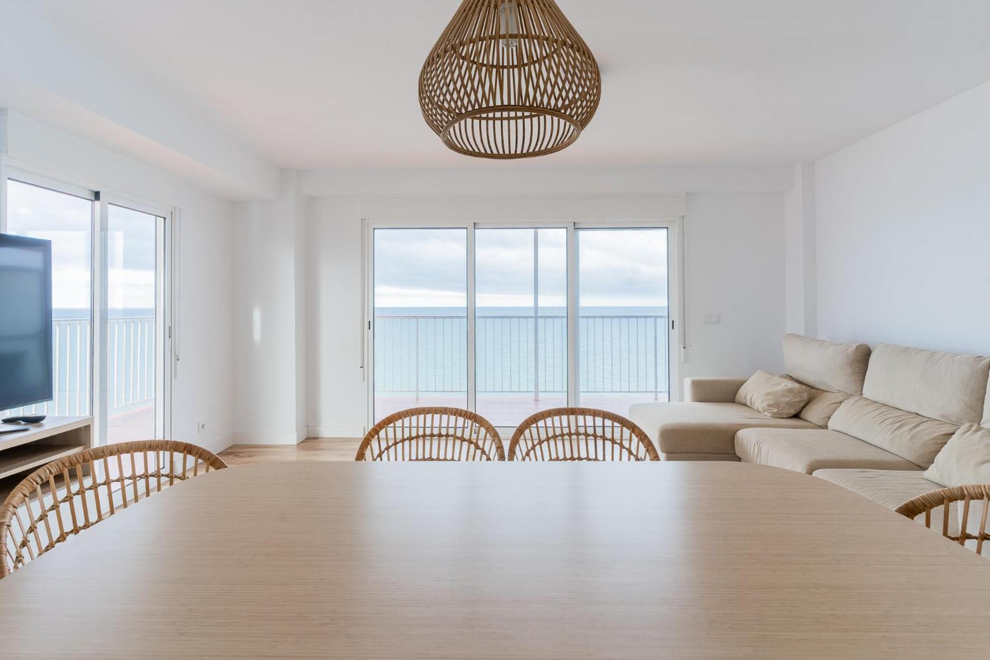 Ocean's Whisper: Les Palmeres Seaview Sanctuary Apartamento Valencia