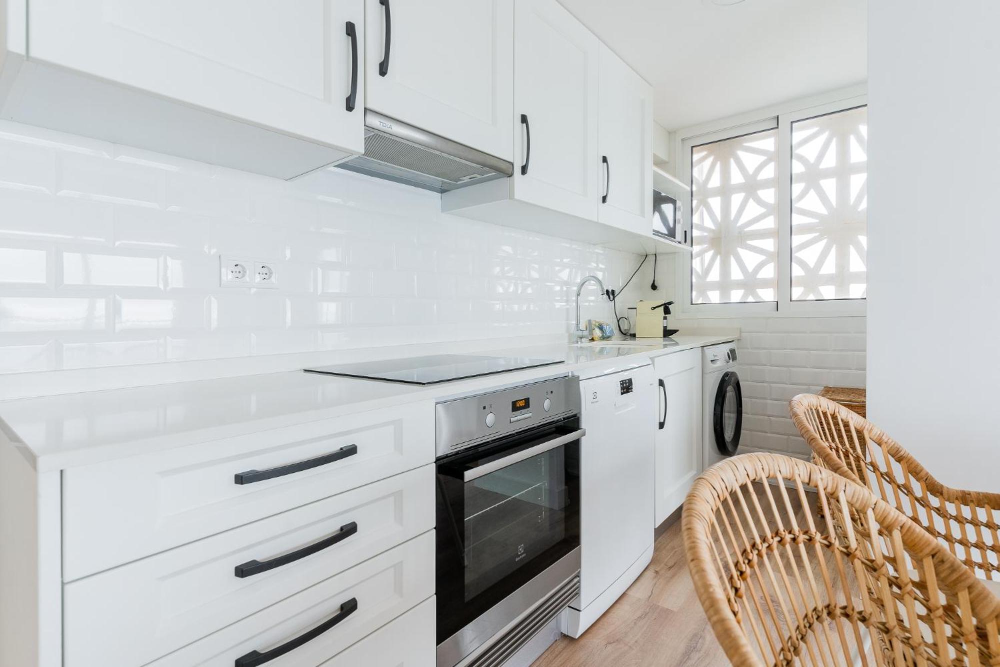 Ocean's Whisper: Les Palmeres Seaview Sanctuary Apartamento Valencia