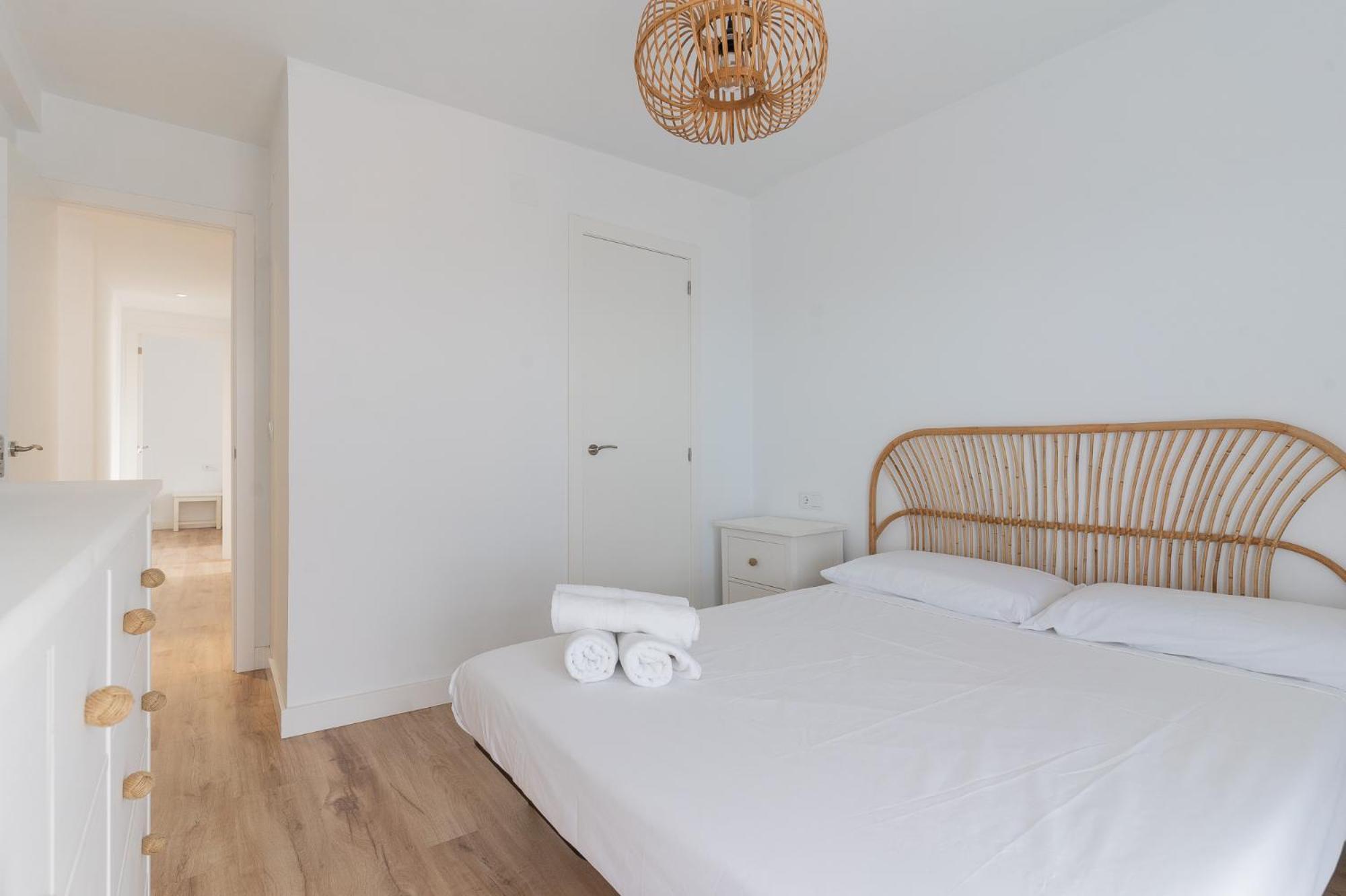 Apartamento Ocean's Whisper: Les Palmeres Seaview Sanctuary Valencia