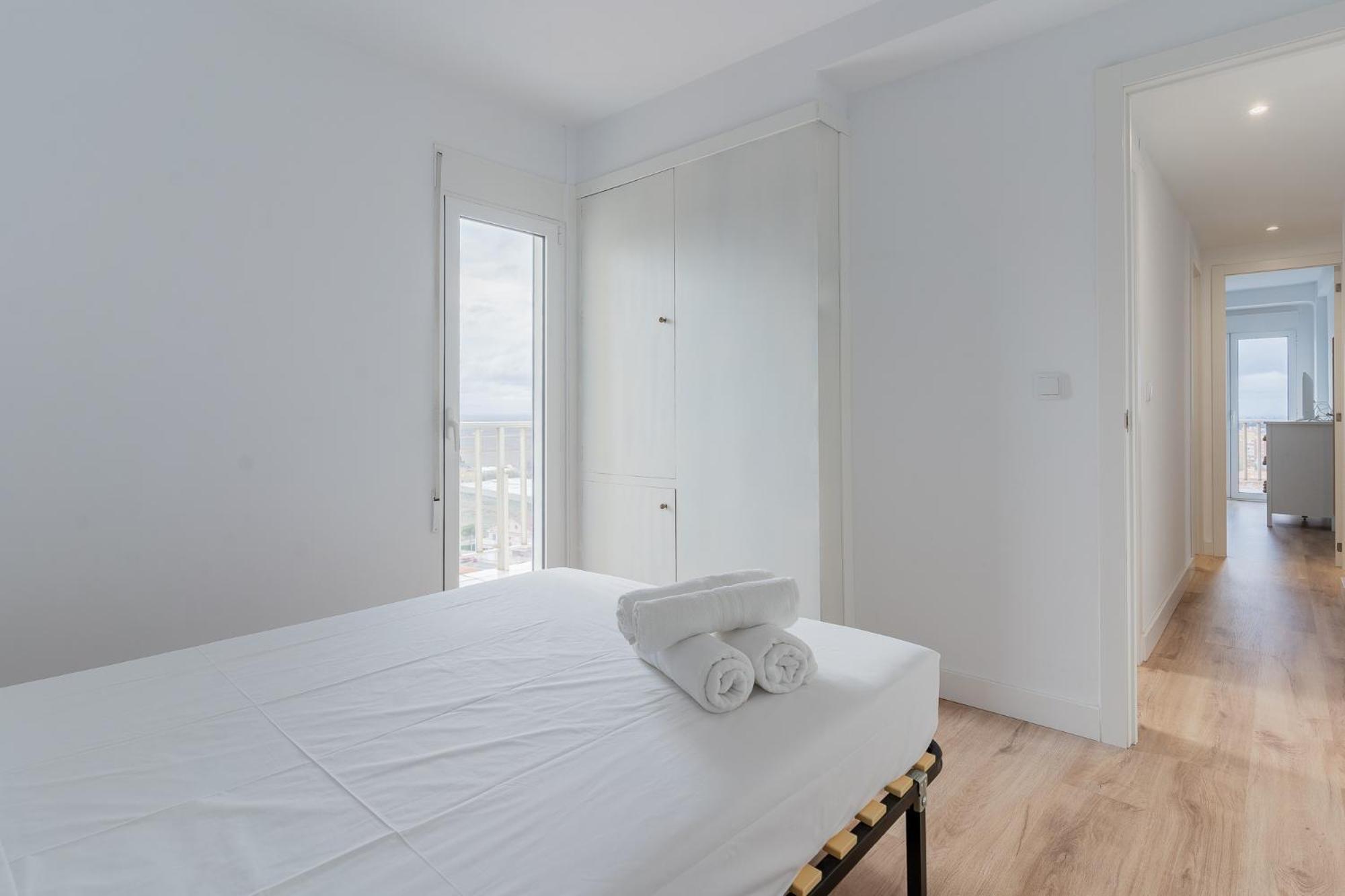 Ocean's Whisper: Les Palmeres Seaview Sanctuary Apartamento Valencia