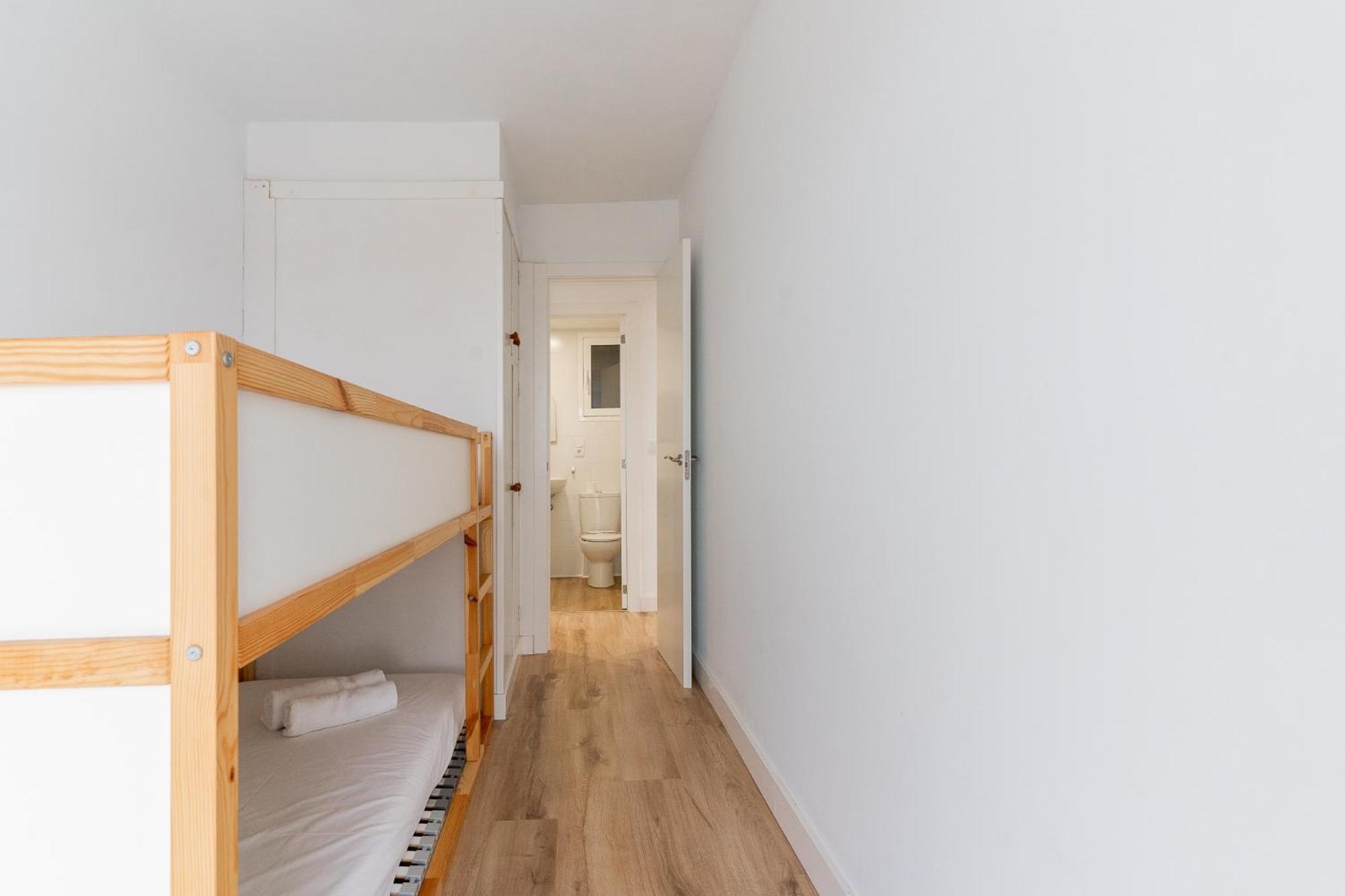 Apartamento Ocean's Whisper: Les Palmeres Seaview Sanctuary *
